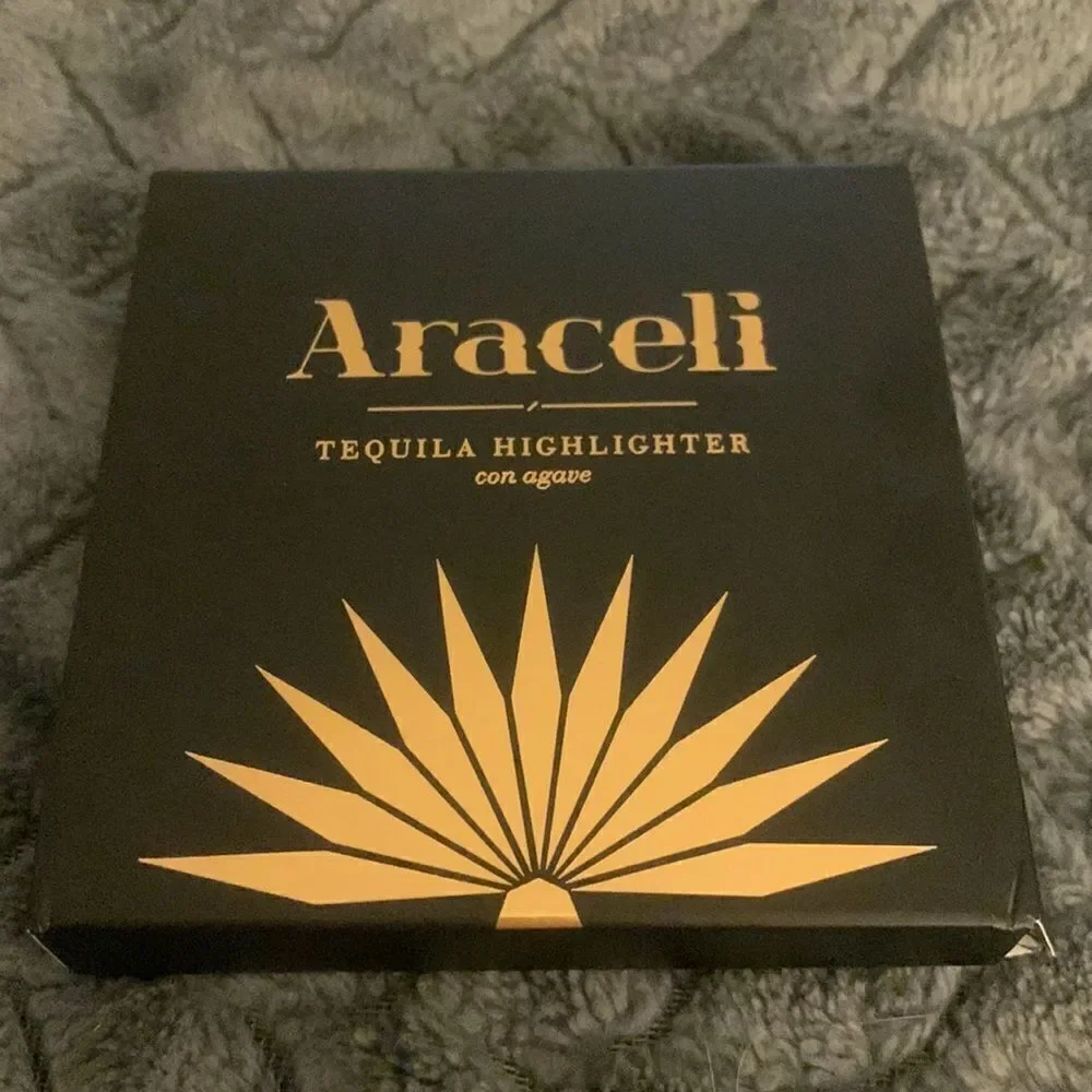 Araceli Tequila Highlighter